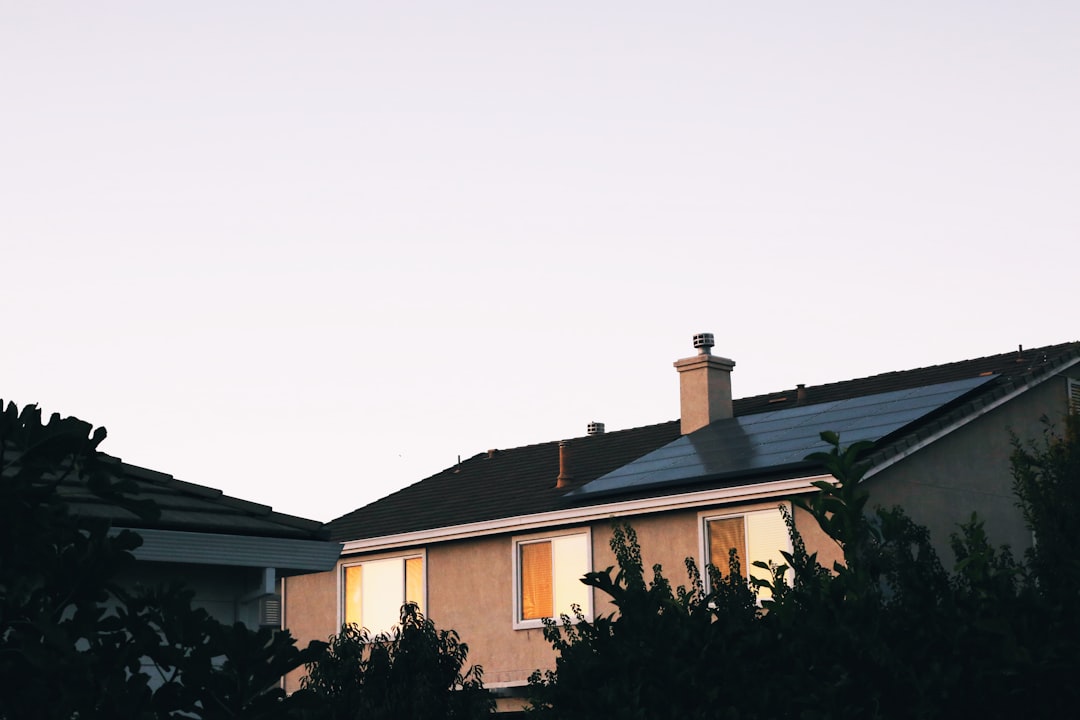 gallery-02 brown-and-white-concrete-house-milvcv21w1s